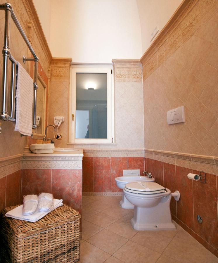 Dimora De Brado Bed & Breakfast Trani Bagian luar foto