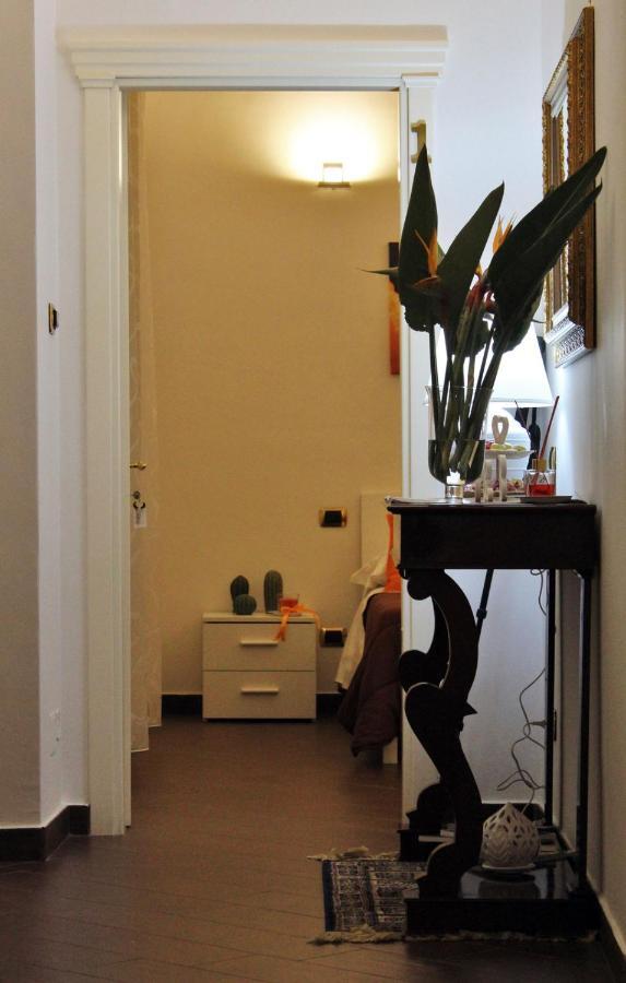 Dimora De Brado Bed & Breakfast Trani Bagian luar foto