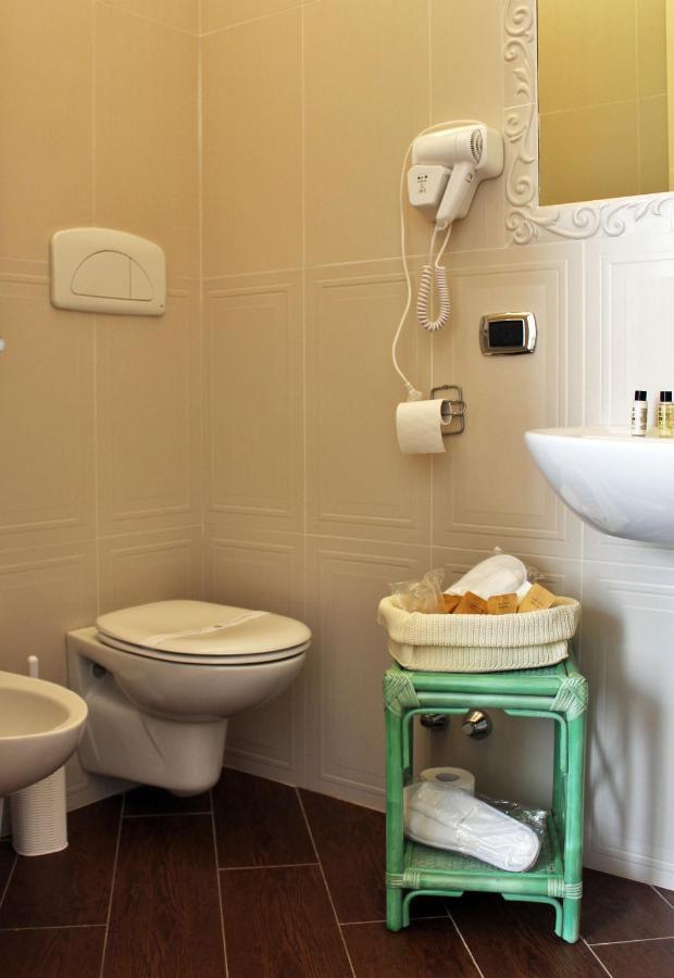 Dimora De Brado Bed & Breakfast Trani Bagian luar foto