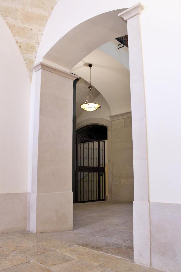 Dimora De Brado Bed & Breakfast Trani Bagian luar foto