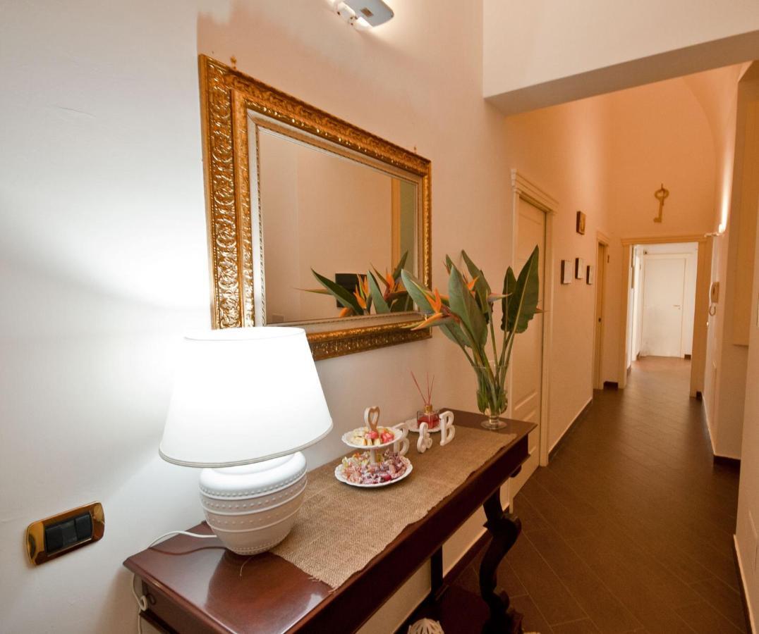 Dimora De Brado Bed & Breakfast Trani Bagian luar foto