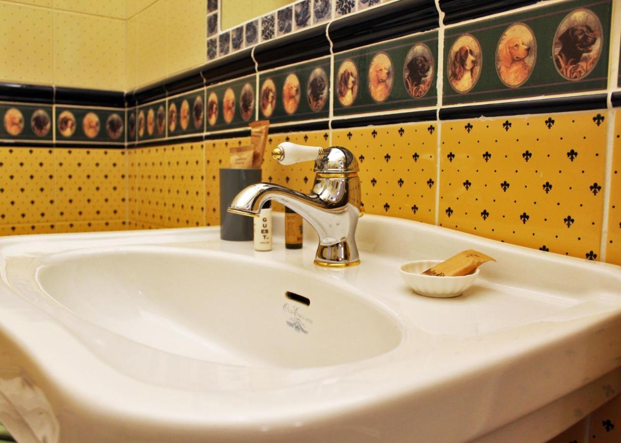 Dimora De Brado Bed & Breakfast Trani Bagian luar foto