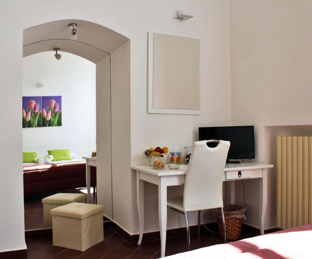 Dimora De Brado Bed & Breakfast Trani Bagian luar foto