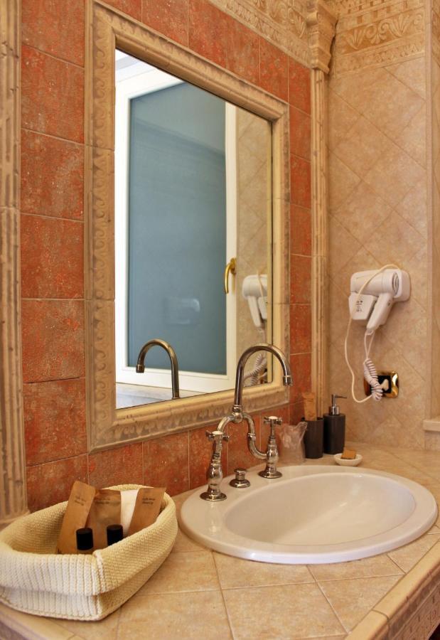 Dimora De Brado Bed & Breakfast Trani Bagian luar foto