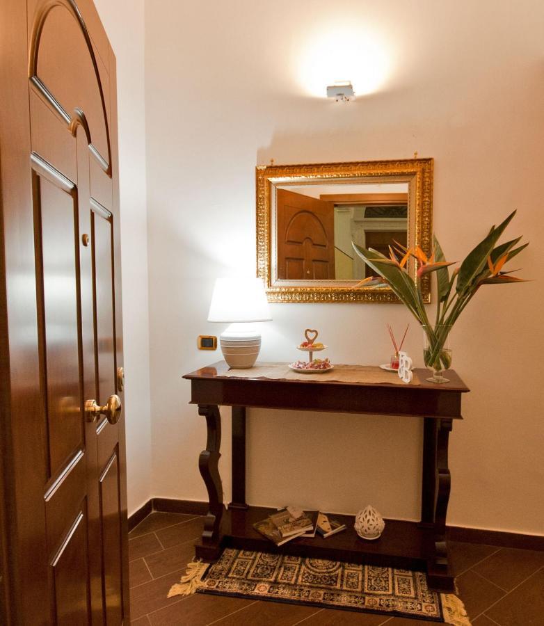 Dimora De Brado Bed & Breakfast Trani Bagian luar foto