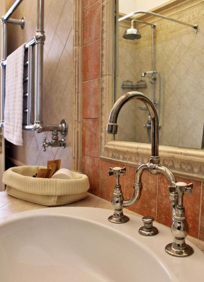 Dimora De Brado Bed & Breakfast Trani Bagian luar foto