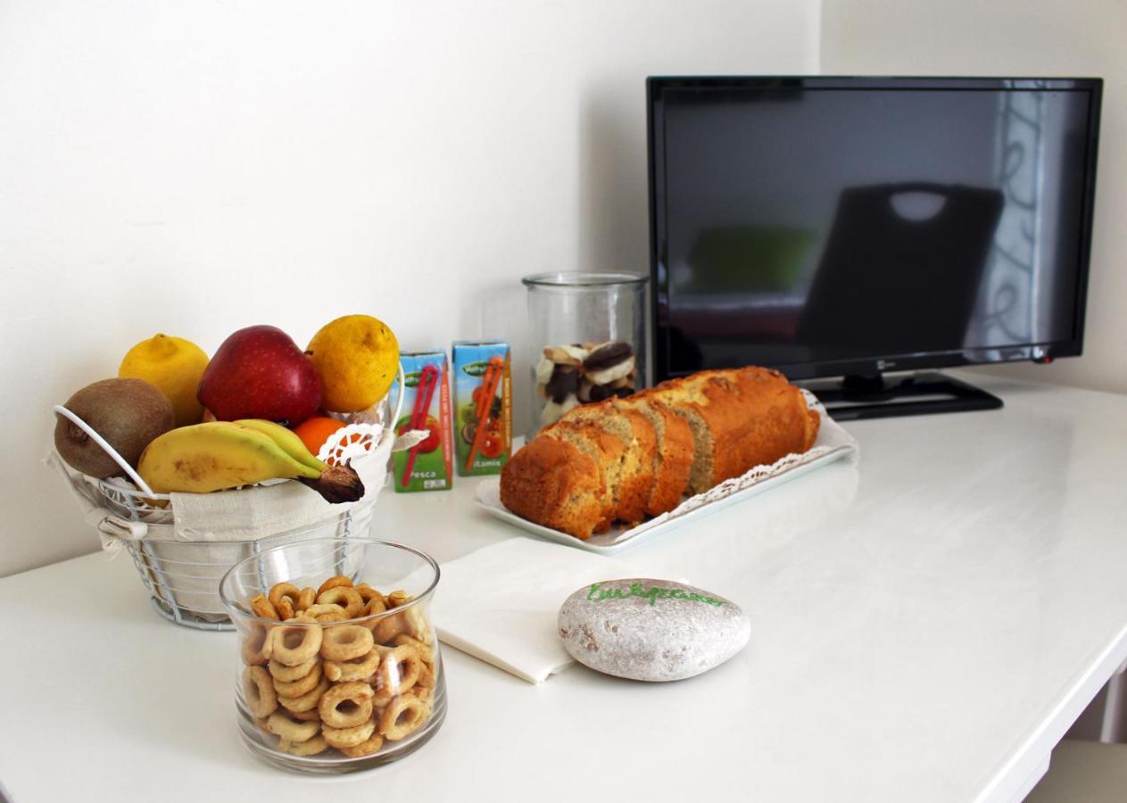Dimora De Brado Bed & Breakfast Trani Bagian luar foto