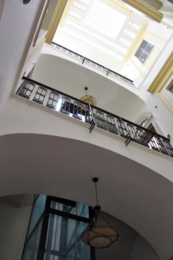 Dimora De Brado Bed & Breakfast Trani Bagian luar foto