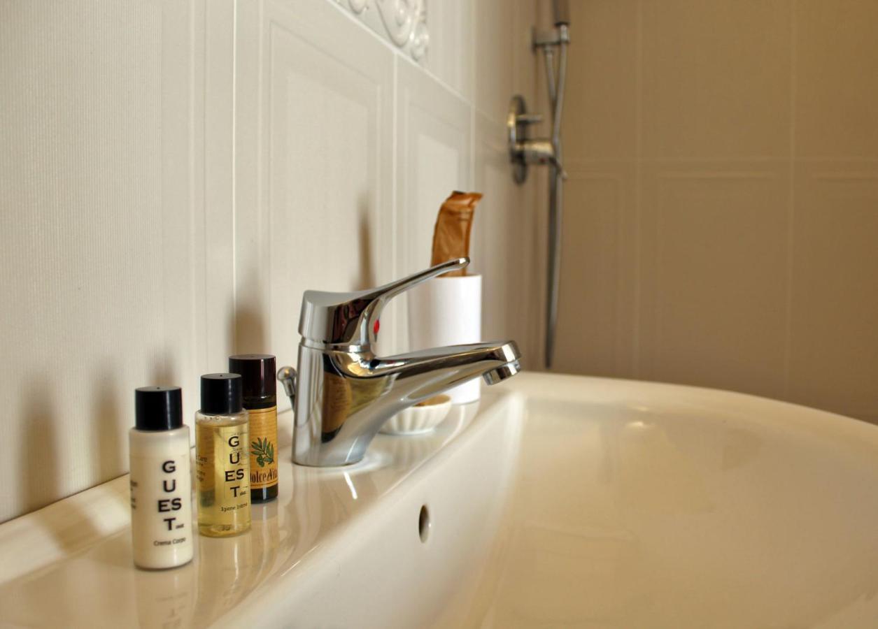 Dimora De Brado Bed & Breakfast Trani Bagian luar foto
