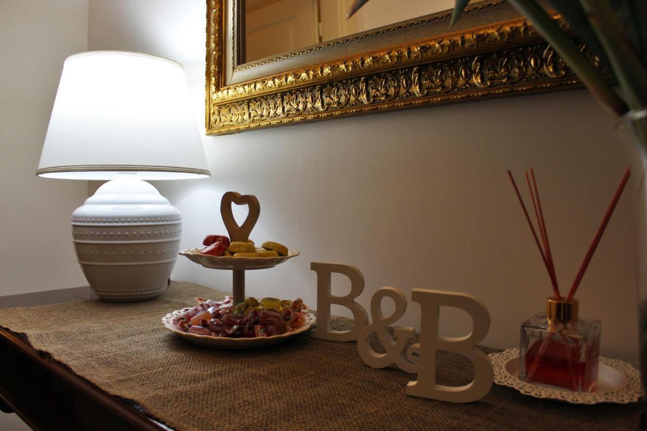 Dimora De Brado Bed & Breakfast Trani Bagian luar foto