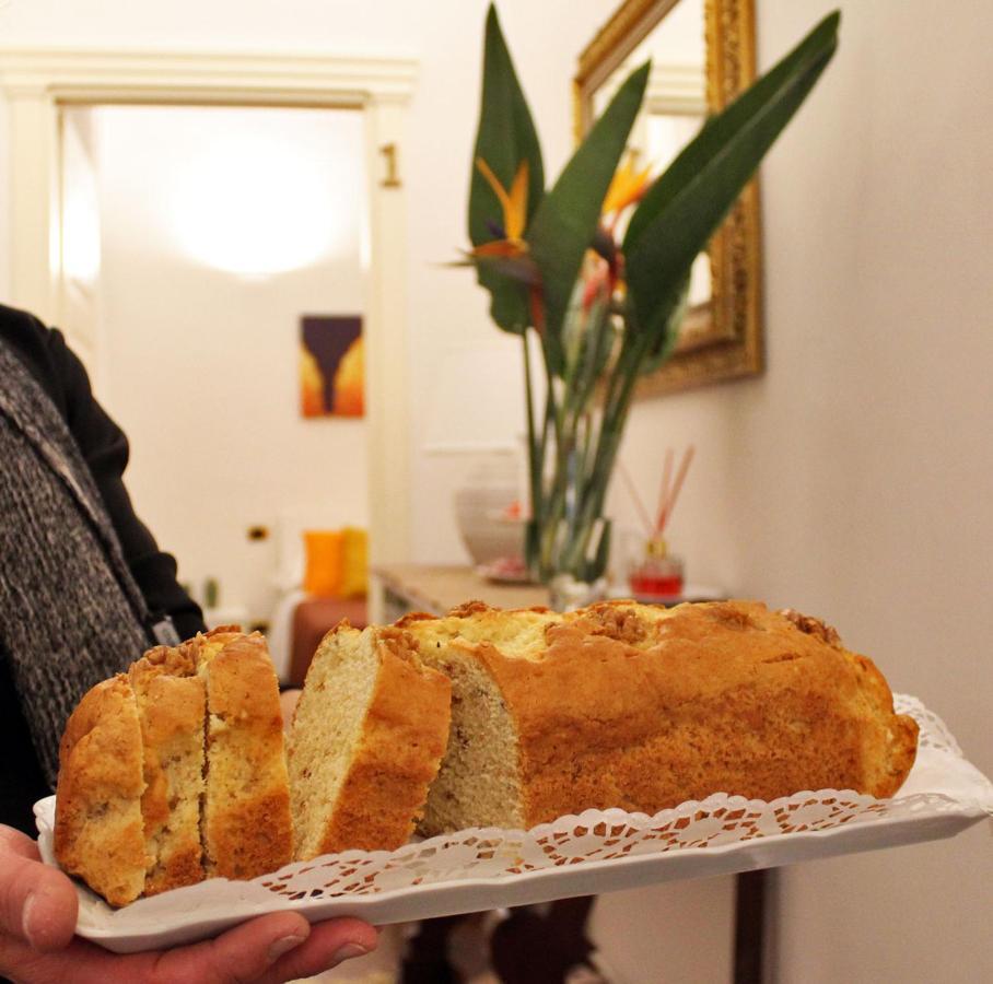Dimora De Brado Bed & Breakfast Trani Bagian luar foto