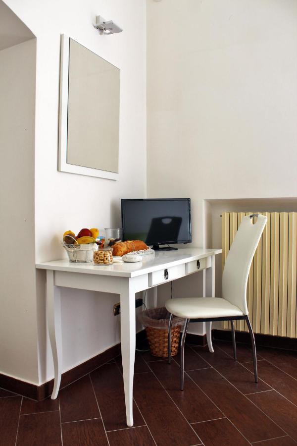 Dimora De Brado Bed & Breakfast Trani Bagian luar foto