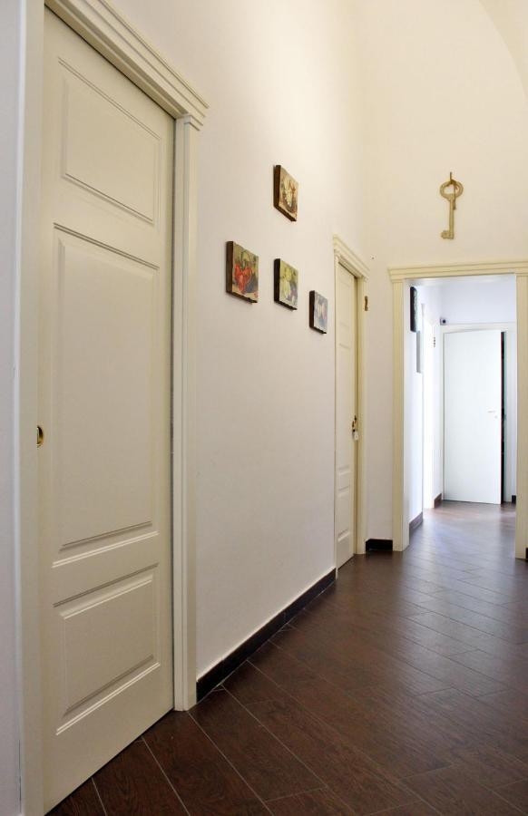 Dimora De Brado Bed & Breakfast Trani Bagian luar foto