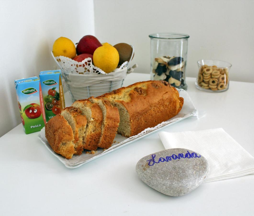 Dimora De Brado Bed & Breakfast Trani Bagian luar foto